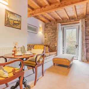  Holiday home Millrace
