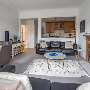 Apartment Grosvenor Pad - Lovely 2-bed Flat - Free On Street Parking